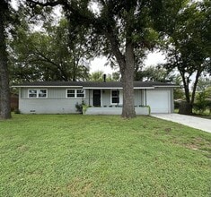Building Photo - 2533 Chelsea Dr