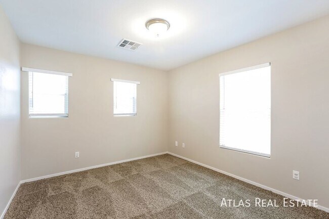 Building Photo - 5913 Tamarack Lodge Ln