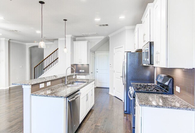 Building Photo - Cute as a Button 3/2.5 home in Parmer Village Townhomes, move-in ready!