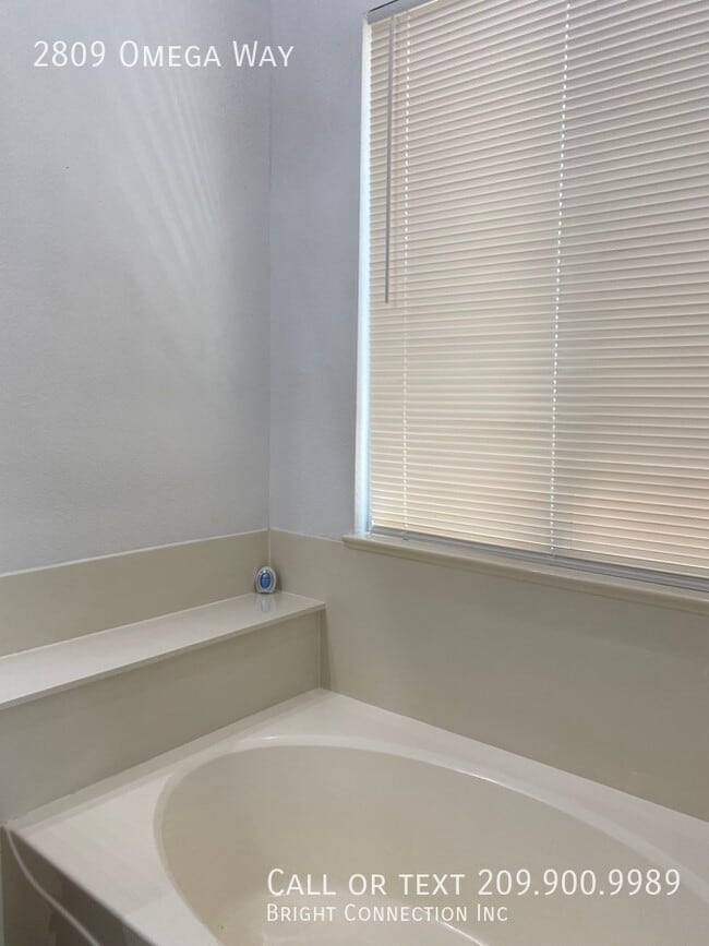 Building Photo - 2809 Omega Way