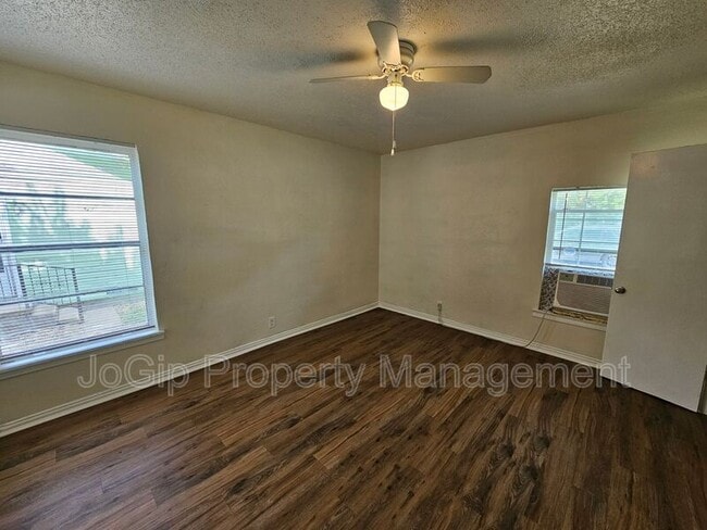 Building Photo - 6540 Hollis Ave