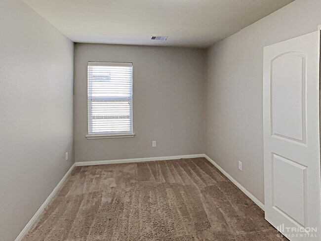 Building Photo - 2331 Oyster Bay Ave
