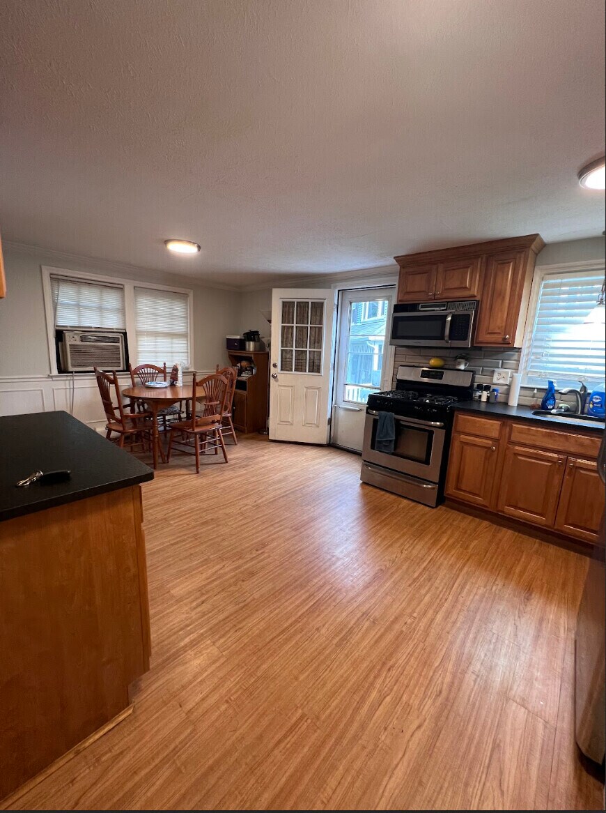 Building Photo - 117 Cowing St