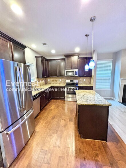 Building Photo - 313 Lossie Ln