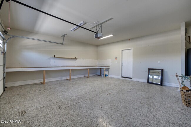 Building Photo - 24633 W Sheraton Ln