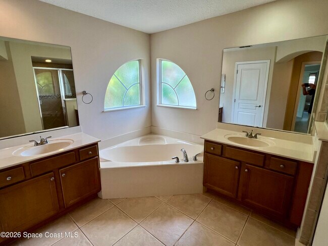 Building Photo - 1162 Becket Pl