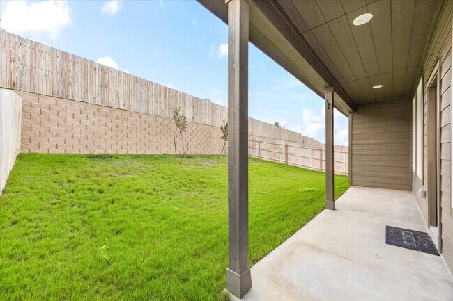 Building Photo - Spacious 4-Bed Home with Modern Upgrades, Fenced Yard & Community Pool in San Antonio