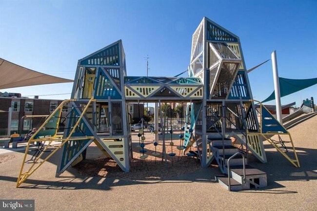 Building Photo - 2216 S Quincy St