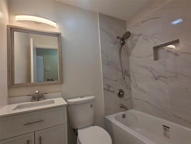 Building Photo - 309 NE 169th St