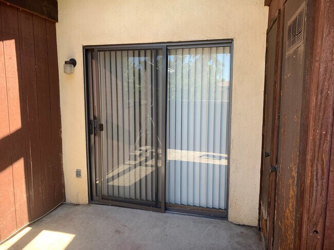 Building Photo - 7704 N Laurelglen Blvd