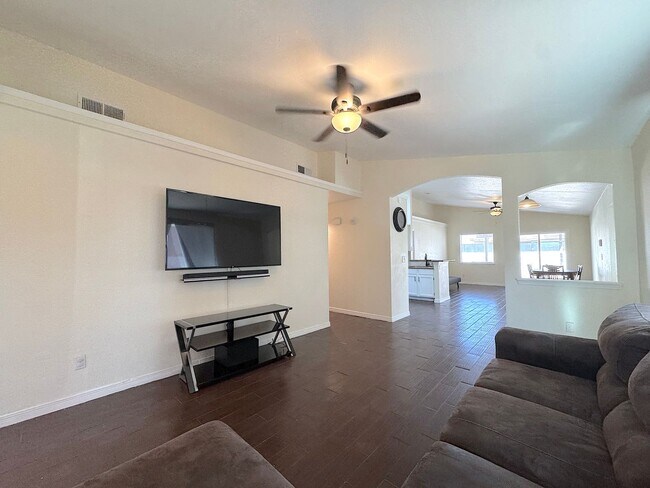 Building Photo - East El Paso 4 bed Refrig A/C close to Park!