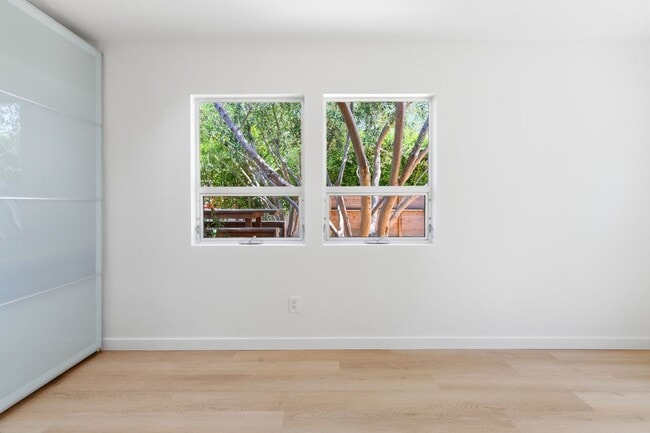 Building Photo - Amazing Del Rey House Available