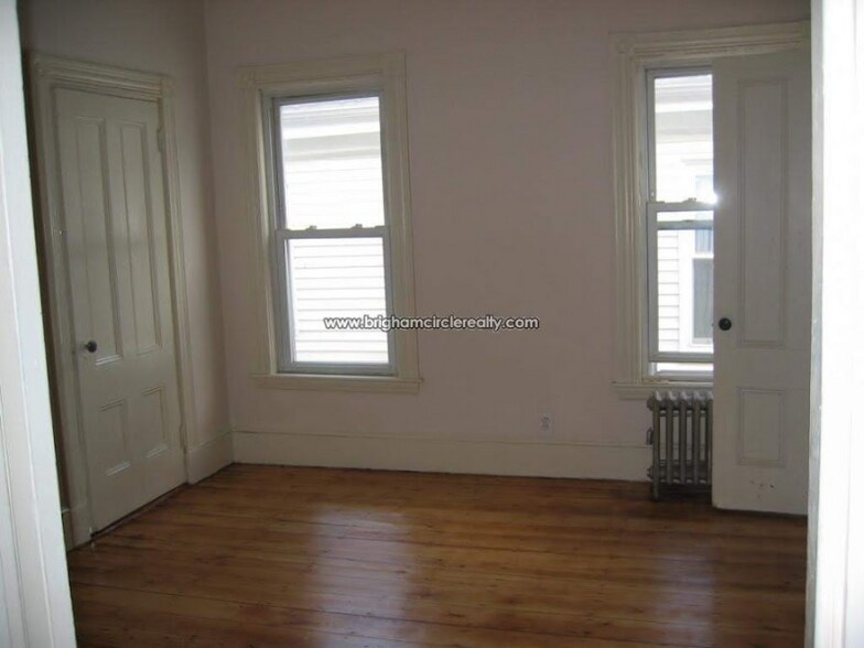 Building Photo - 55 Hillside St