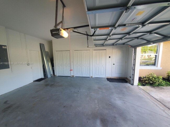 Building Photo - 6650 NW Omega Rd