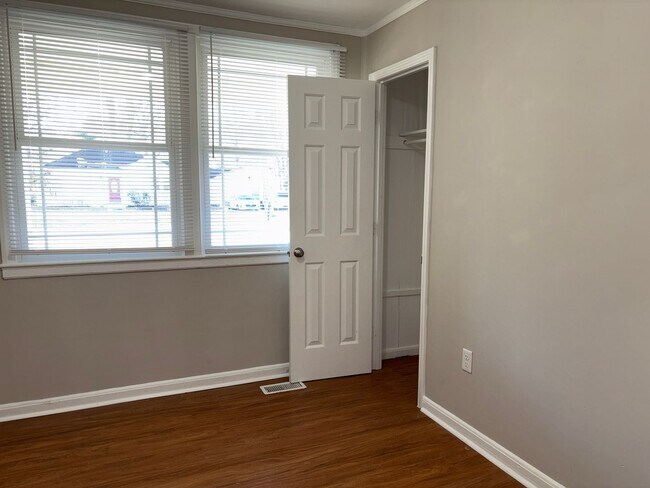 Building Photo - 3 Bedroom, 1 Bathroom House in High Point