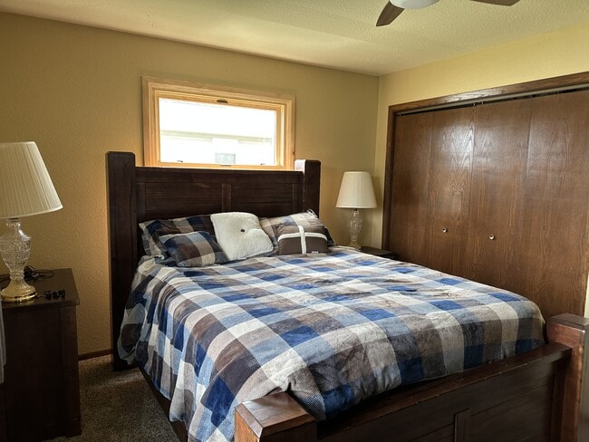 Building Photo - 2427 Mallard Dr