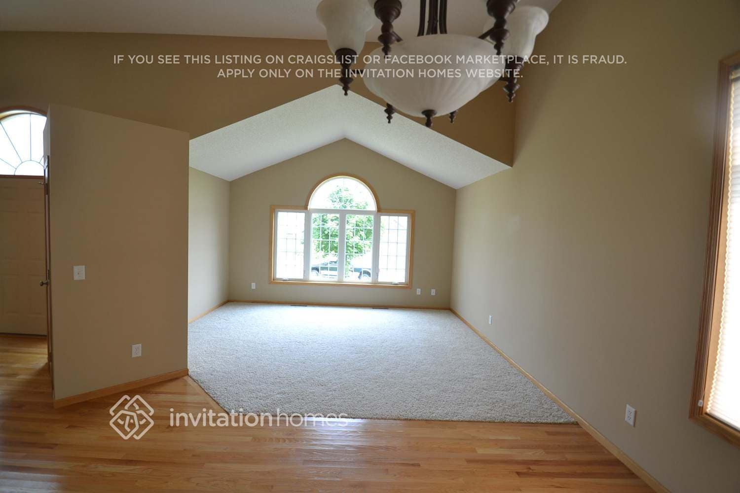 Building Photo - 336 Brady St