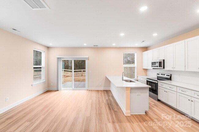 Building Photo - 645 Brookwood St