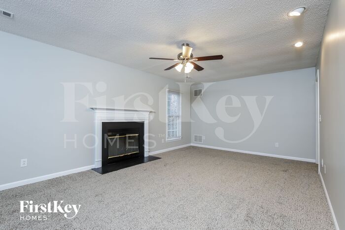 Building Photo - 120 Crestway Ct