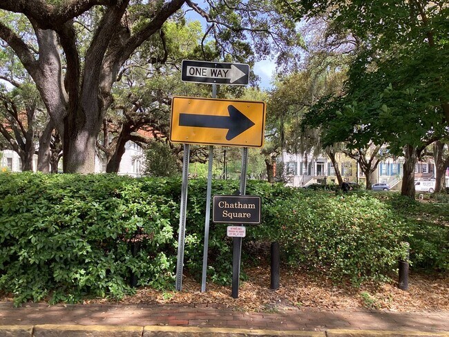 Building Photo - 431 Barnard St