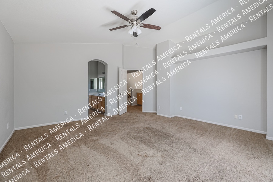 Building Photo - 7441 W Fleetwood Ln