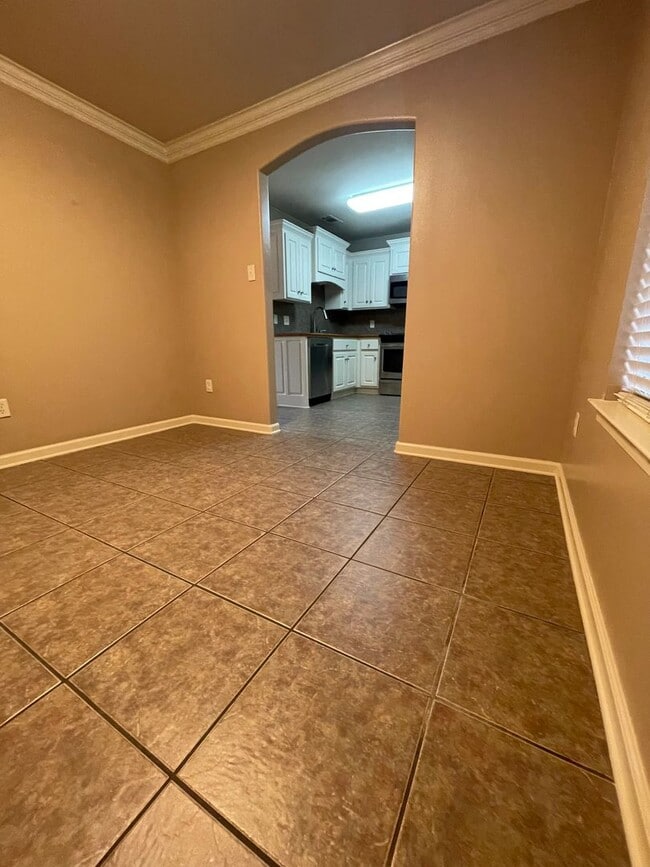 Building Photo - Convenient Sherwood Location