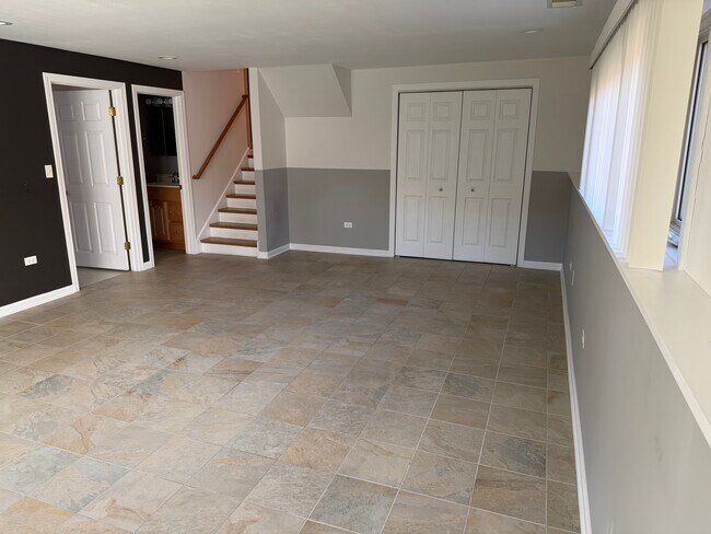 Building Photo - 585 Leahy Cir