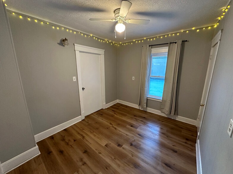 Building Photo - 4408 Alpha Ave