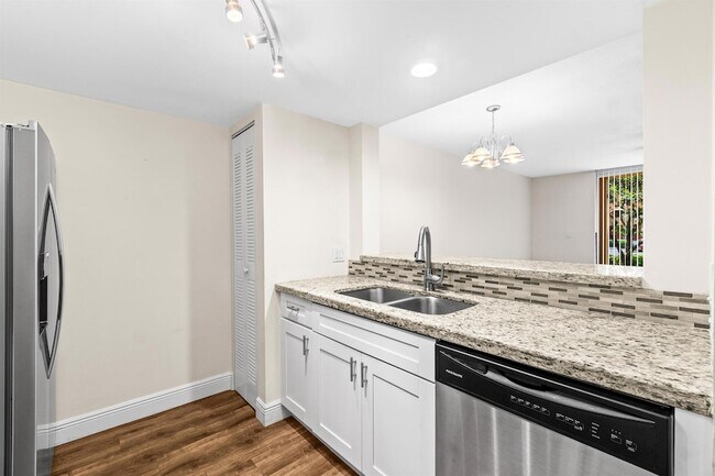 Building Photo - 600 Scotia Dr