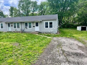 Building Photo - Cozy 2 Bed 1 Bath Duplex in OLATHE-Coming SOON!!