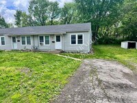 Building Photo - Cozy 2 Bed 1 Bath Duplex in OLATHE-Available NOW!!