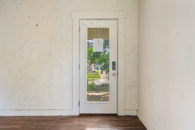 Building Photo - 3 Bedroom Home For Rent