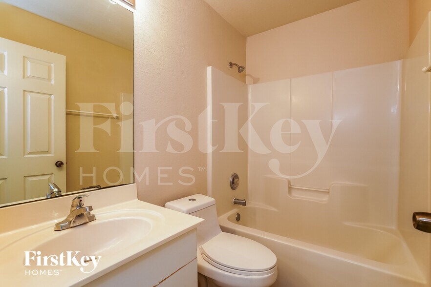 Building Photo - 4302-4312 12th St W