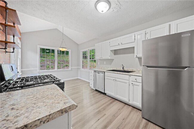 Building Photo - 5590 Princeton Oaks Dr
