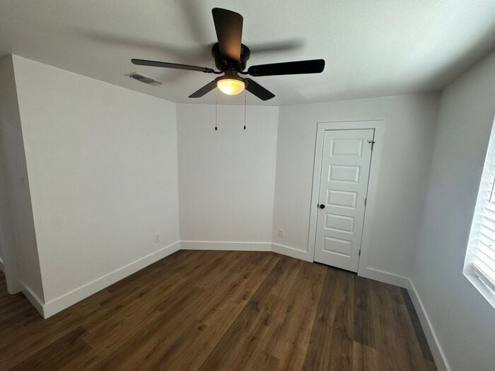 Building Photo - 14306 Vandever St