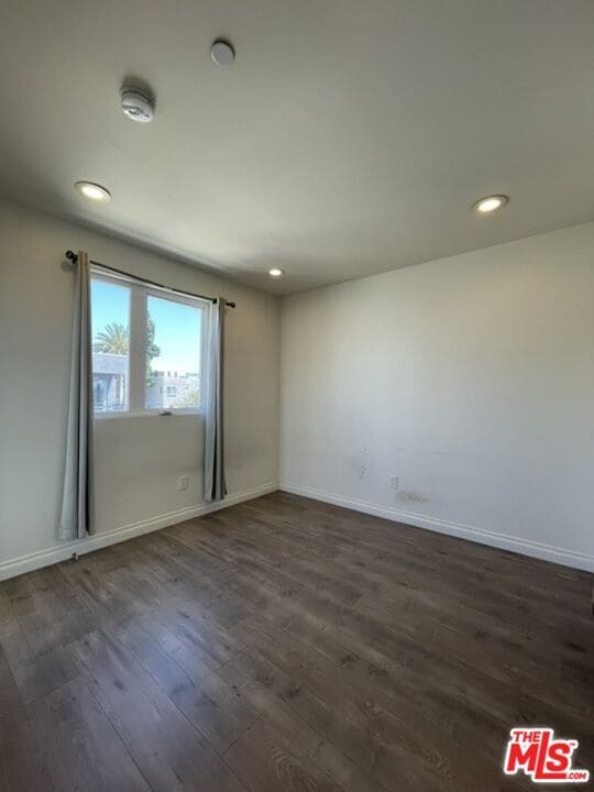 Building Photo - 5733 1/2 Fulcher Ave