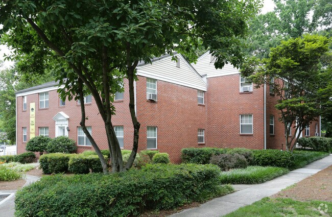 Building Photo - Oak Knoll Apartments