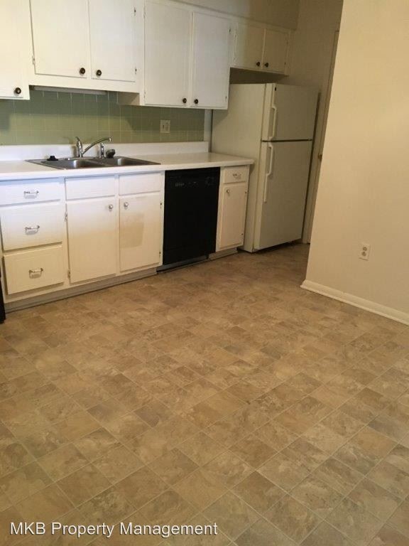 Building Photo - 709 Drew Ave NE