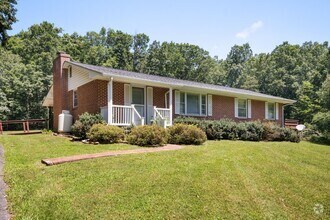 Building Photo - Charming 3 Bedroom Home with Tranquil Sett...