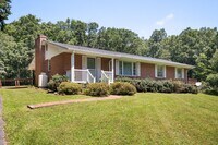 Building Photo - Charming 3 Bedroom Home with Tranquil Sett...