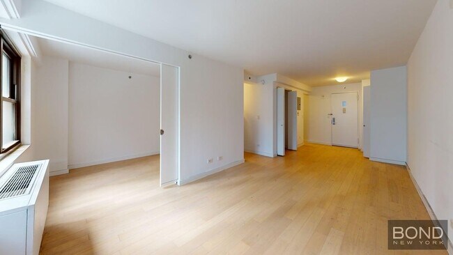 Building Photo - 222 E 39th St