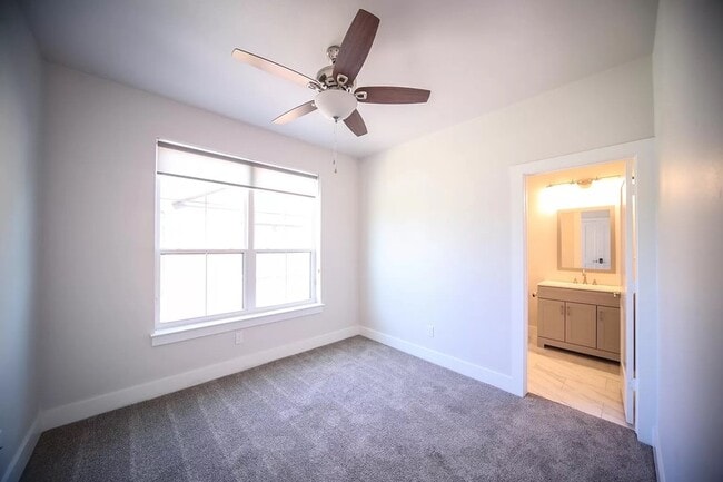 Building Photo - 2340 Benbrook Dr