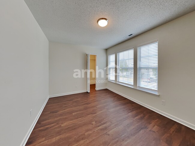 Building Photo - 842 Littleton Dr