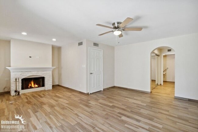 Primary Photo - Gorgeous 2Bdm 2Ba Single Story Home with A...