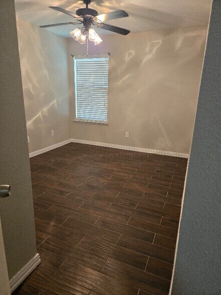 Building Photo - 1437 Pine Ln