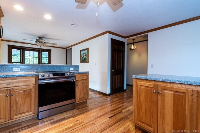 Building Photo - 131 Hemlock Dr