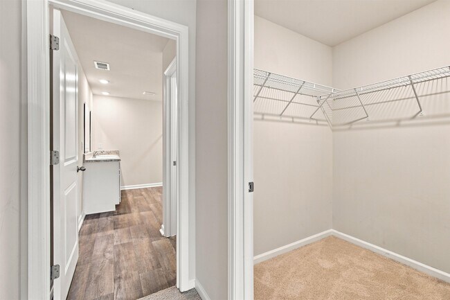 Building Photo - 208 Jeff Waters Cir