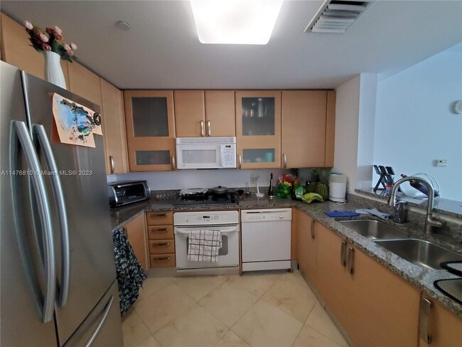 Building Photo - 2101 Brickell Ave