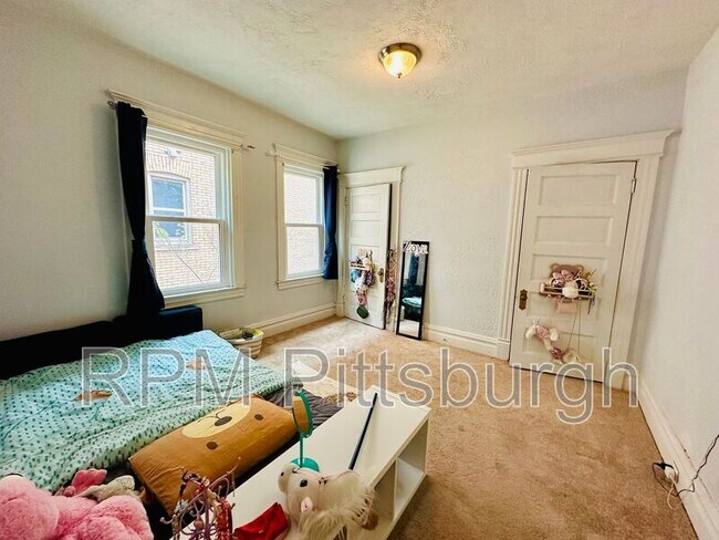 Building Photo - 828 Mellon St
