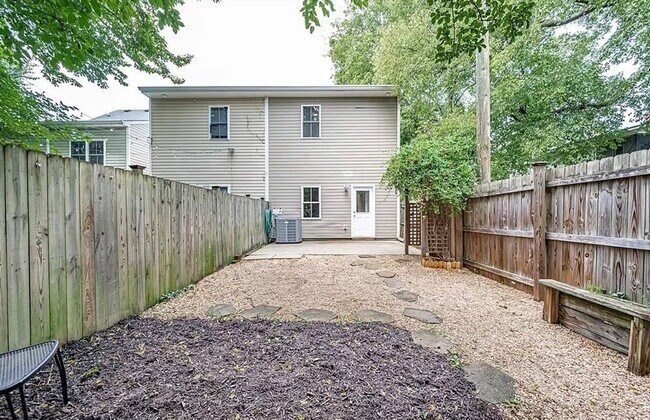 Building Photo - 513 S Laurel St